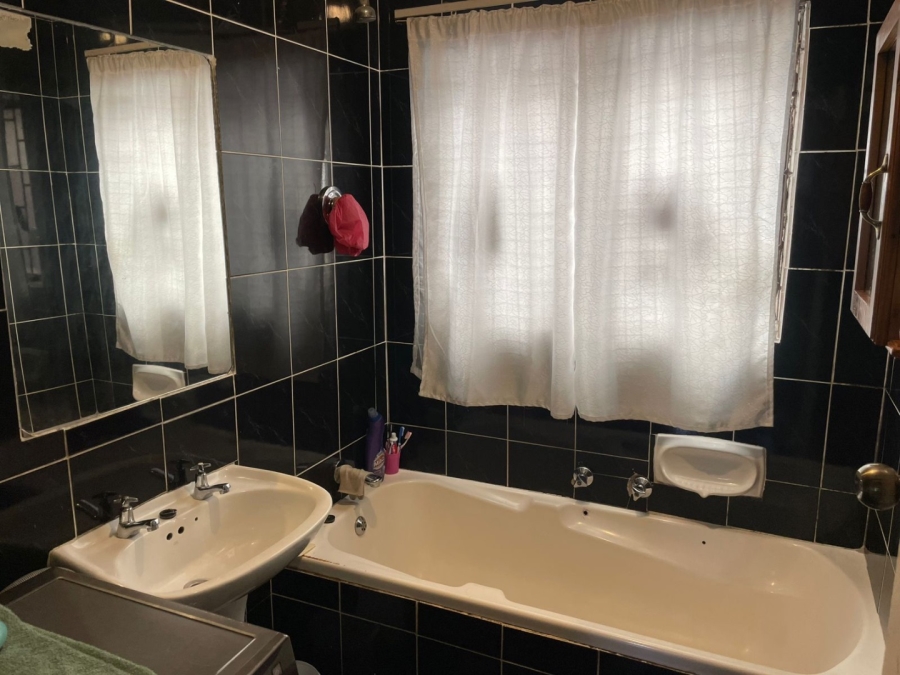 3 Bedroom Property for Sale in Beacon Valley Western Cape